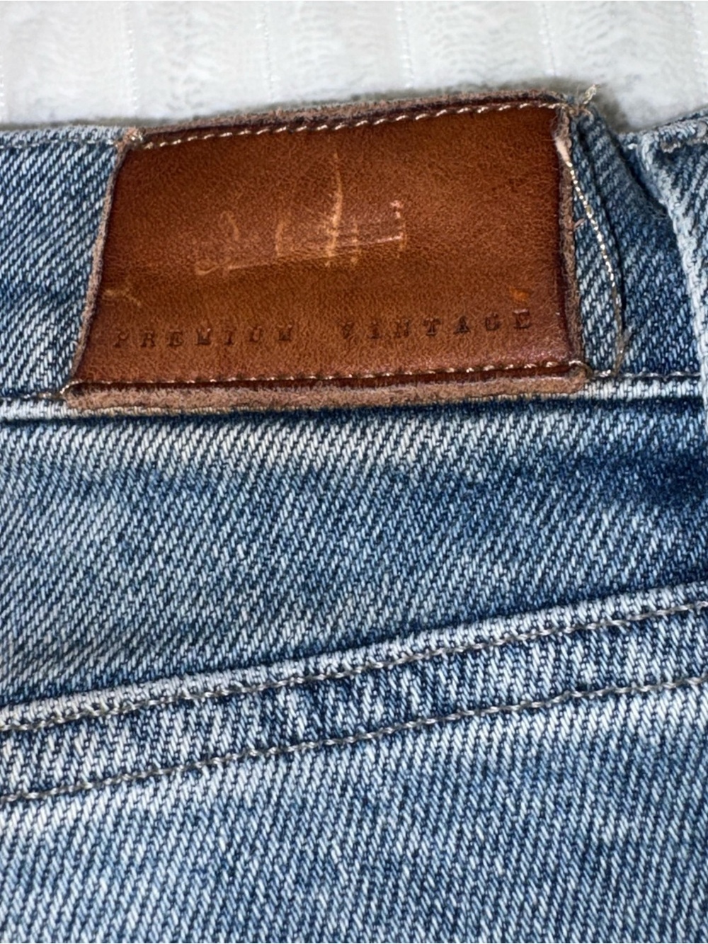 Citizens Of Humanity Straight Leg Jeans in Medium Blue Wash - Picture 7 of 8